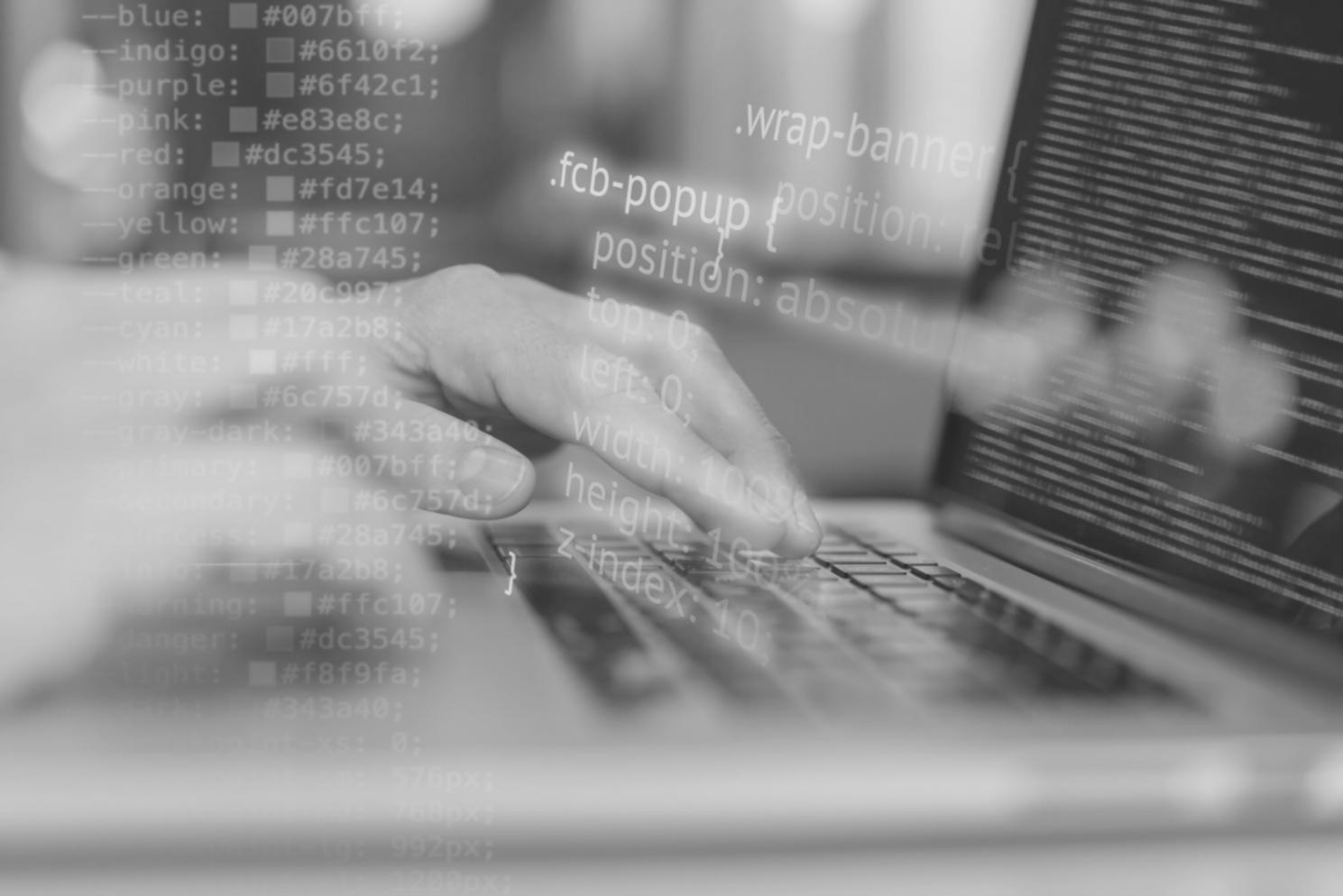 Estudantes utilizando tecnologia VR em ambiente educacional moderno